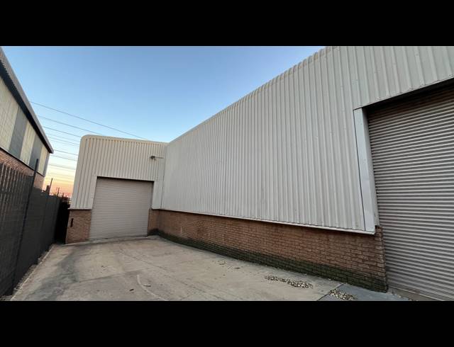 873M² WAREHOUSE FOR SALE IN SEBENZA